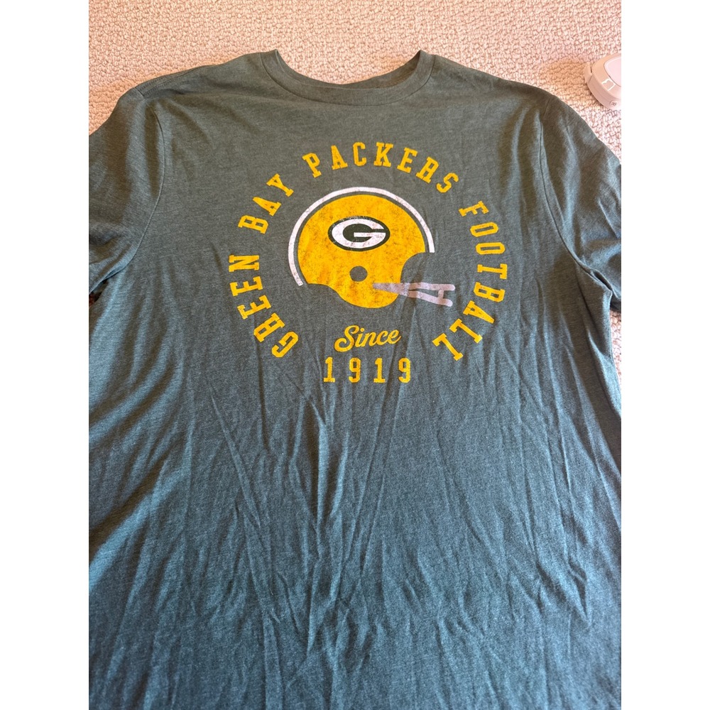 Fanatics Green Bay Packers NFL T Shirt Green Large Distressed Helmet Since 1919